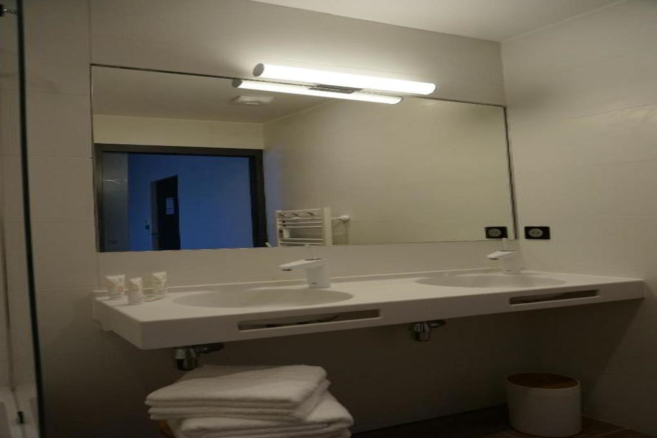 The Originals Relais Hotel Saint-Roch Salzuit Bagian luar foto